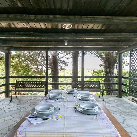 בית נופש 3 Bedroom Cozy In נוטו