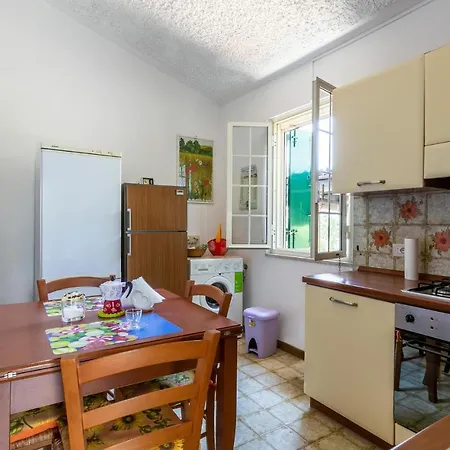 בית נופש 3 Bedroom Cozy In נוטו
